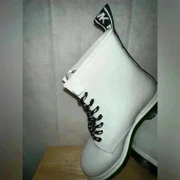 Michael Kors Black & White Tavie Logo Tape Combat Rain Boots Womens Size 9 - Picture 3 of 8